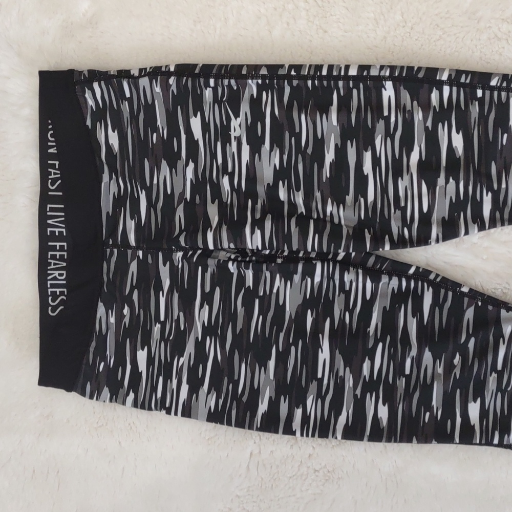 NIKE DRI-FIT RUNNING PANTS. - Picture 3 of 12
